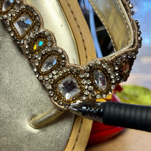 Stuart Weitzman Women's Thong Slide on Sandals Metallic Gold, Rhinestones, Sz 6M - Picture 11 of 12